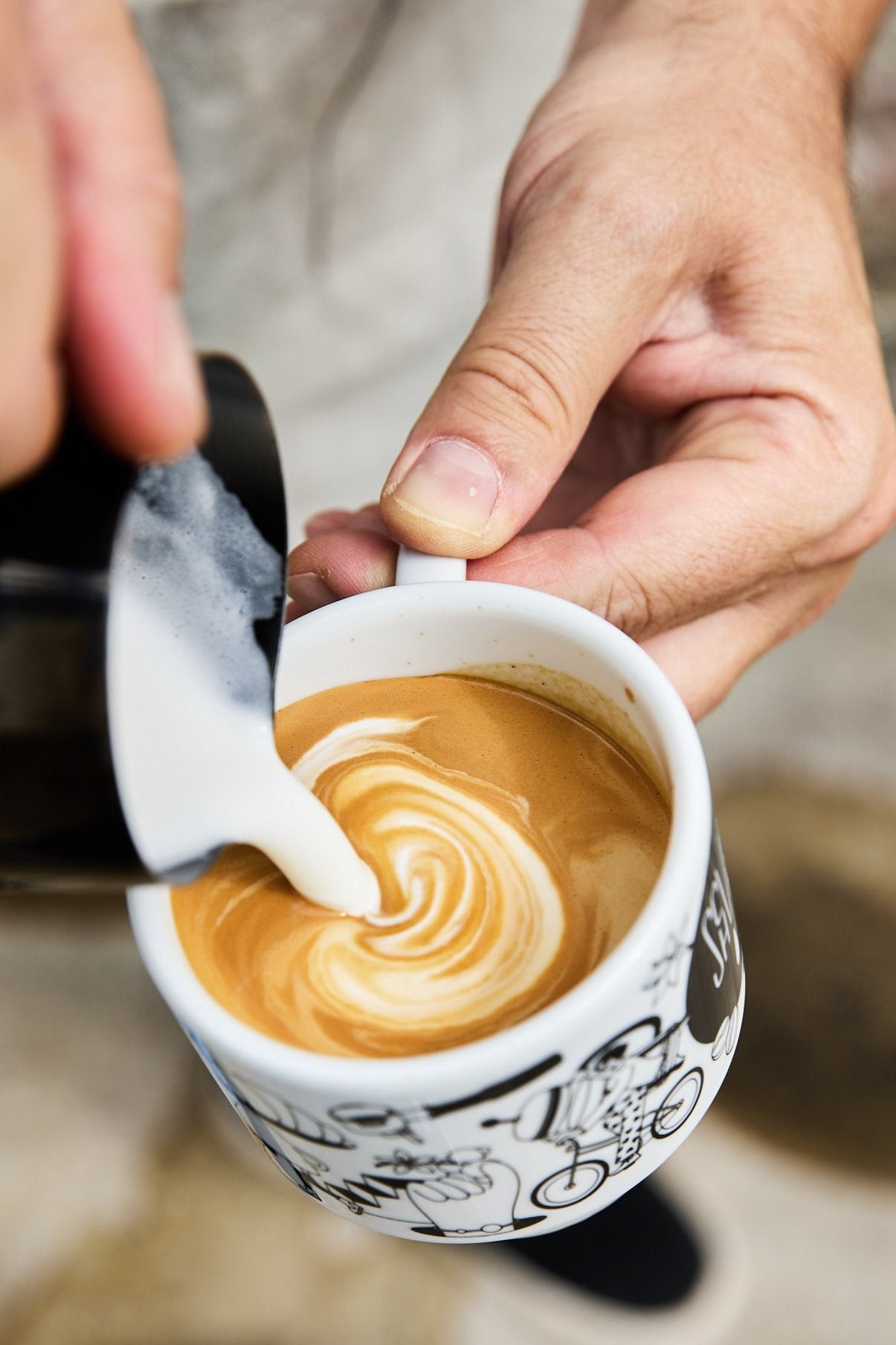 Schvarz Design Tasse + Untertasse – Cappuccino 150ml