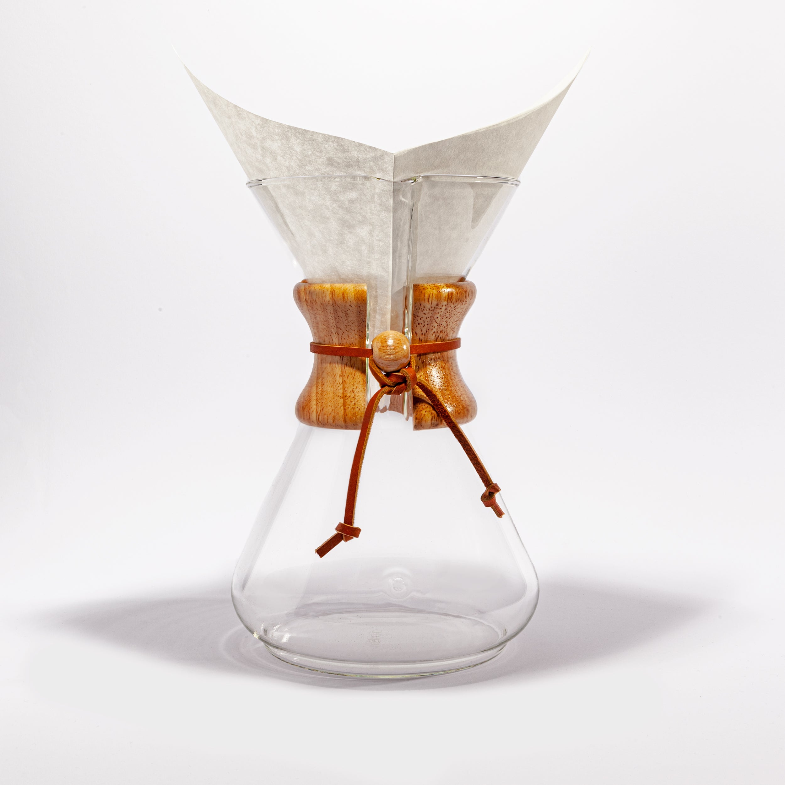 Chemex Glaskaraffe in Größe 10 mit Filterpapier.