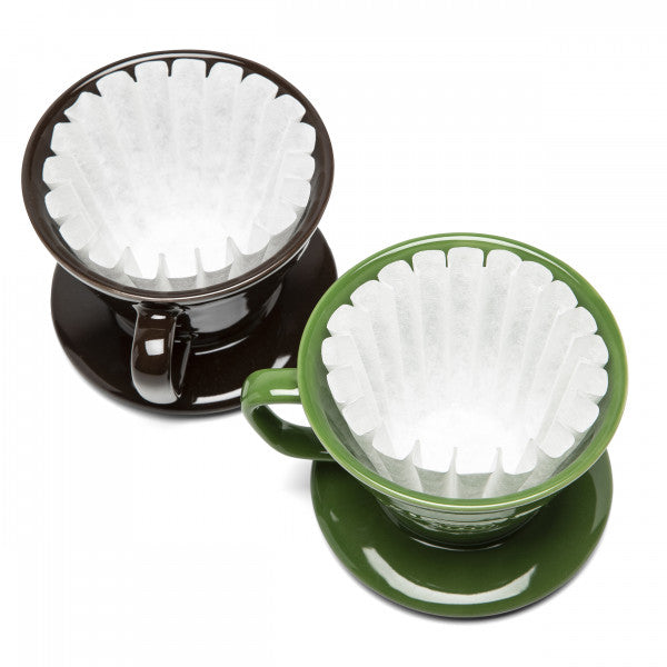 Dripper mit weißem Kalita Filterpapier.